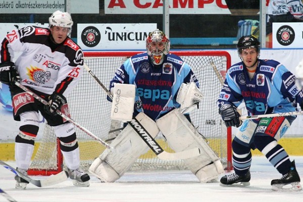Alba Volán - Acroni Jesenice 4-5 bünt. (Tóth Péter)