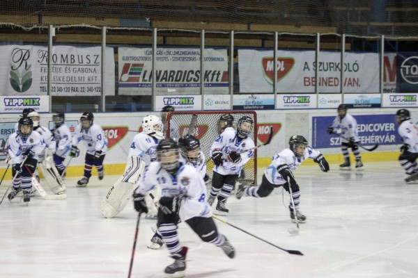 Mikulás-mérkőzés a mini csapat ellen